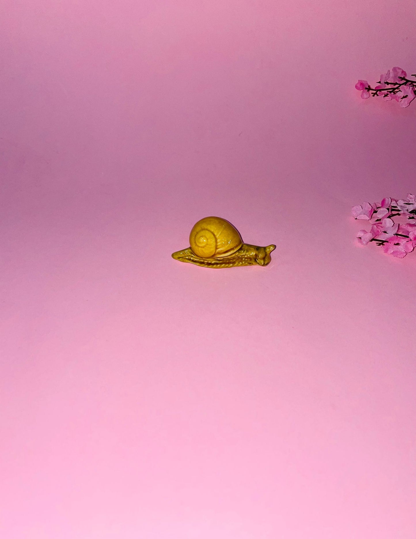 Figura de Caracol de Jardín en Cerámica