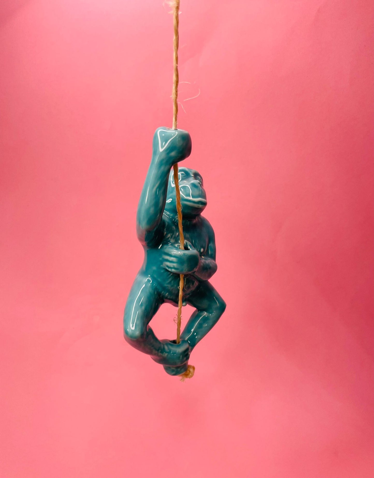 Figura Mono Decorativo en Cerámica