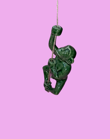 Figura Mono Decorativo en Cerámica