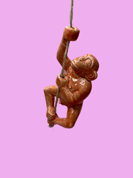 Figura Mono Decorativo en Cerámica