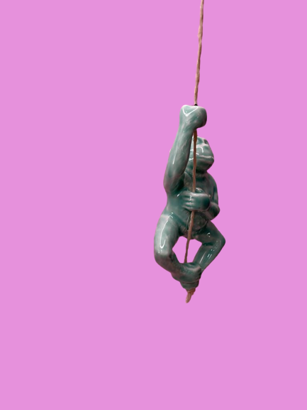 Figura Mono Decorativo en Cerámica