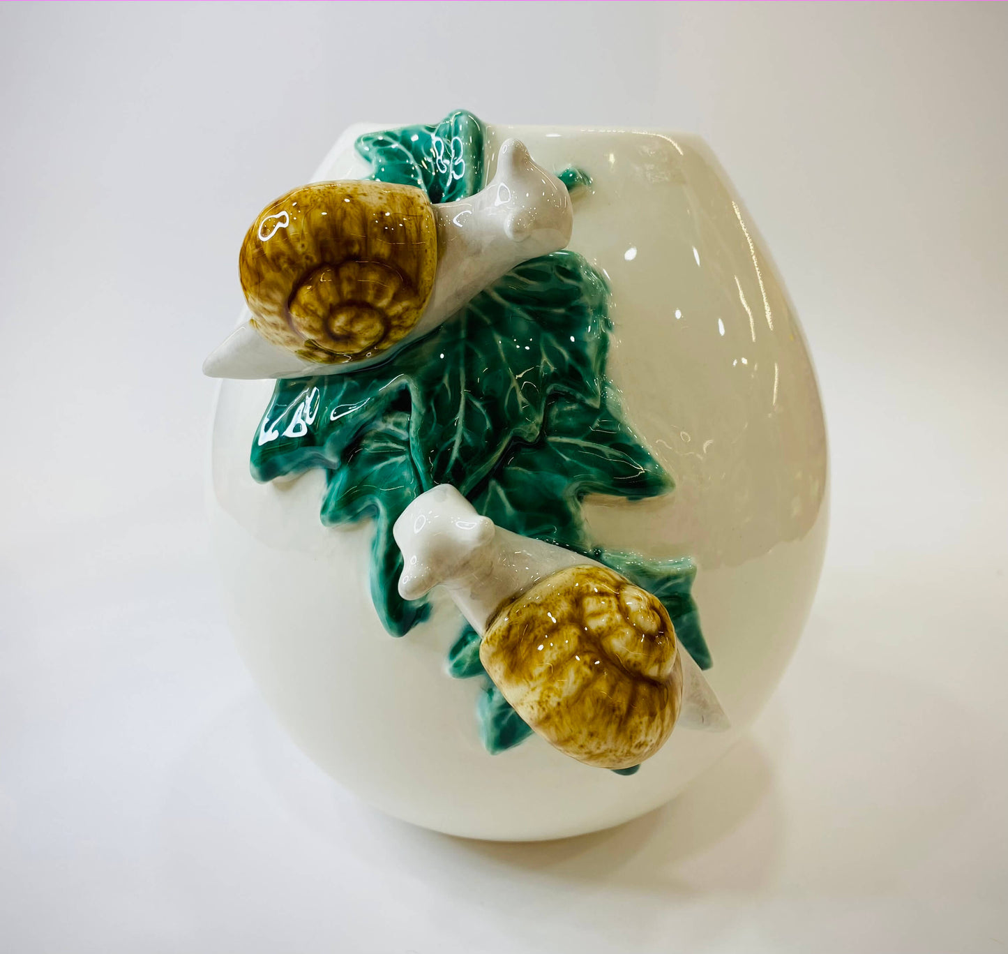 Jarrón Decorativo Figura de Caracoles en Cerámica